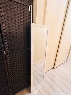 Hanging mirror