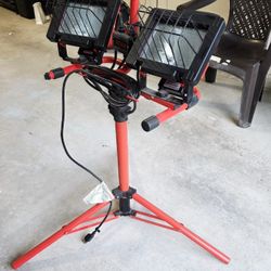 Huskey 1000 W Dual-Head Halogen Work Light – Adjustable Tripod Stand