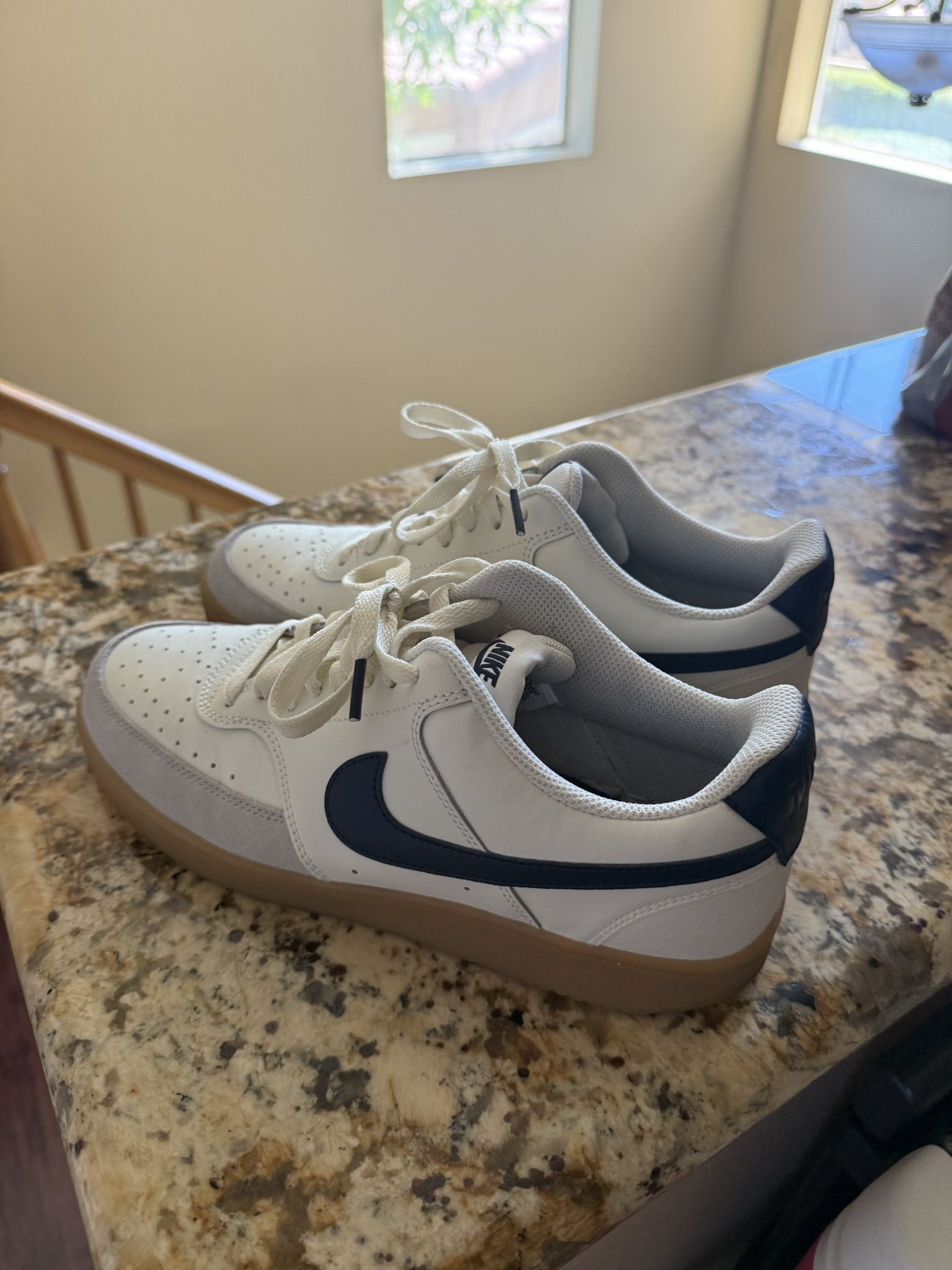 Nikes Size 9