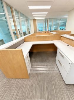 U-Shaped Office Cubicle Workstation with Storage