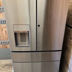 GE FRIDGE 4 DOOR