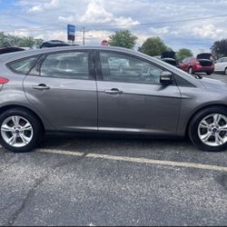 2014 Ford Focus SE Hatchback 