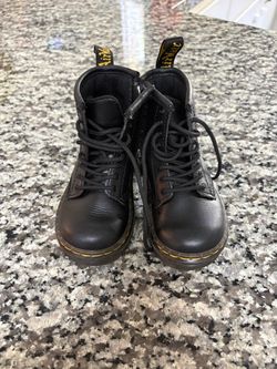 Dr Martens Toddlers size 7 shoes