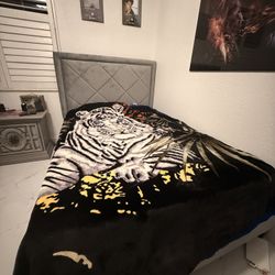 Full Size Bed 