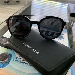 MK. Michael Kors. NEW IN CASE!! $30