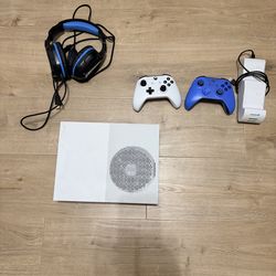 Xbox One with controllers, headset, games and controller charger