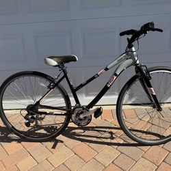 Bike 21 Speed Columbia Cross Train