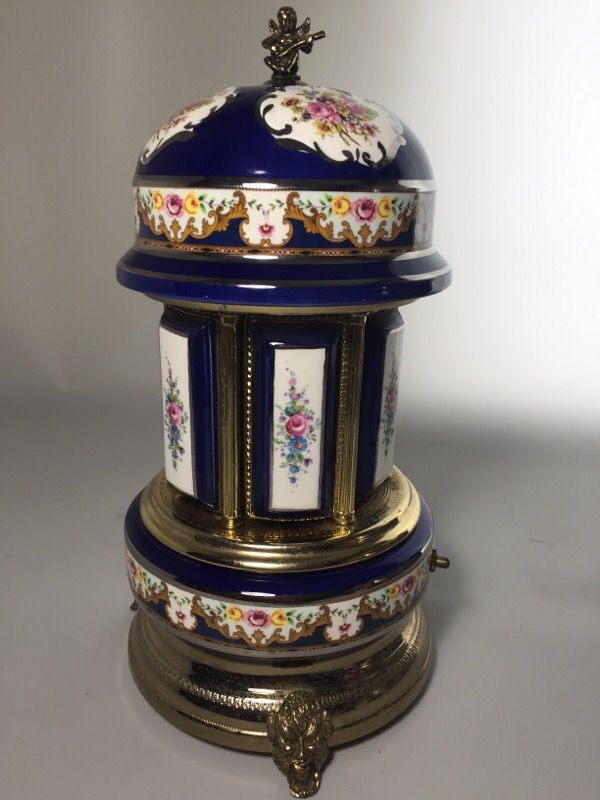 Reuge Carousel Cigarette or Lipstick Music Box Swiss