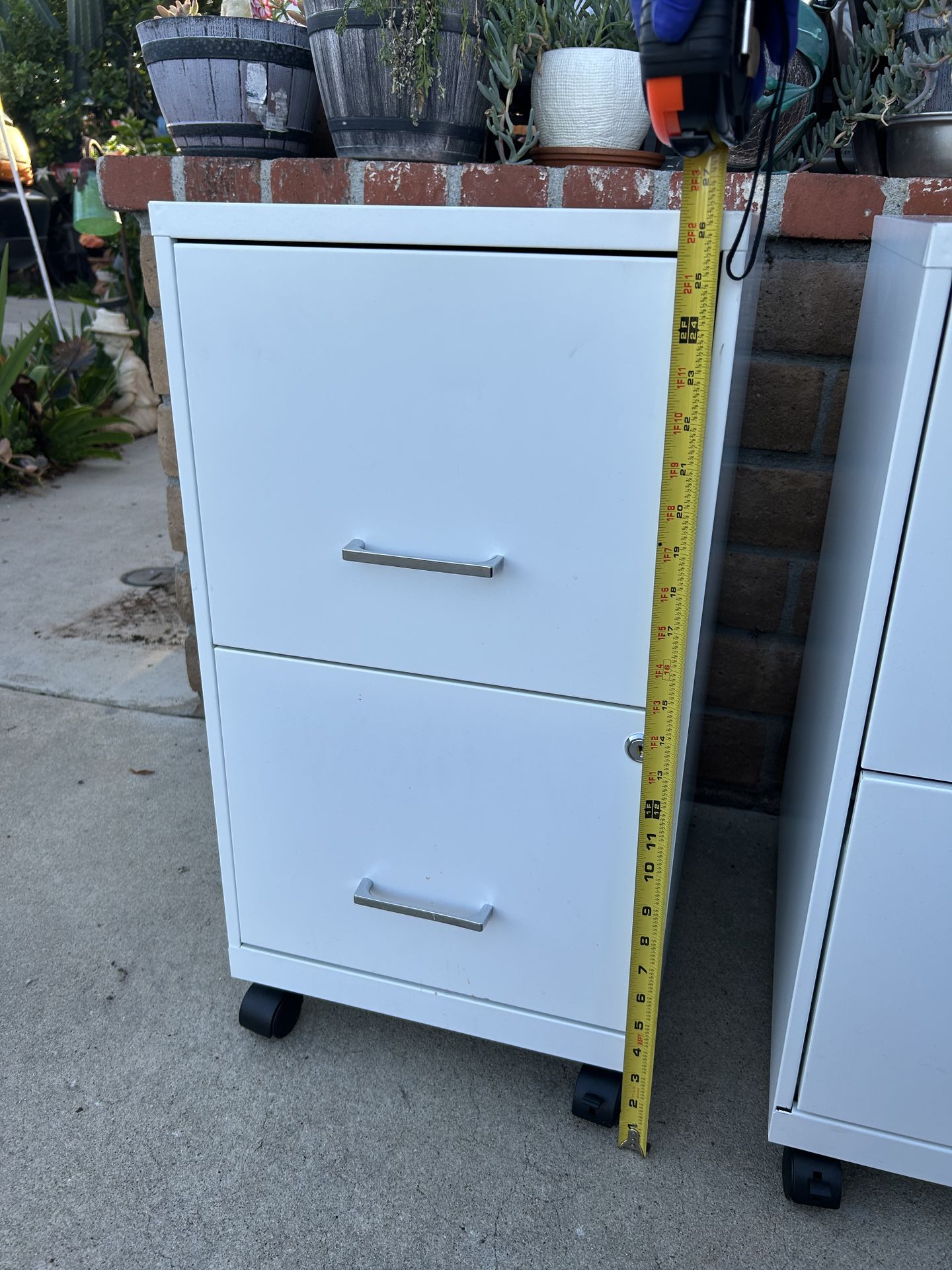 Filing Cabinet. White Metal. 1 available. $20. In excellent condition . Yes it’s Available 💪🏽