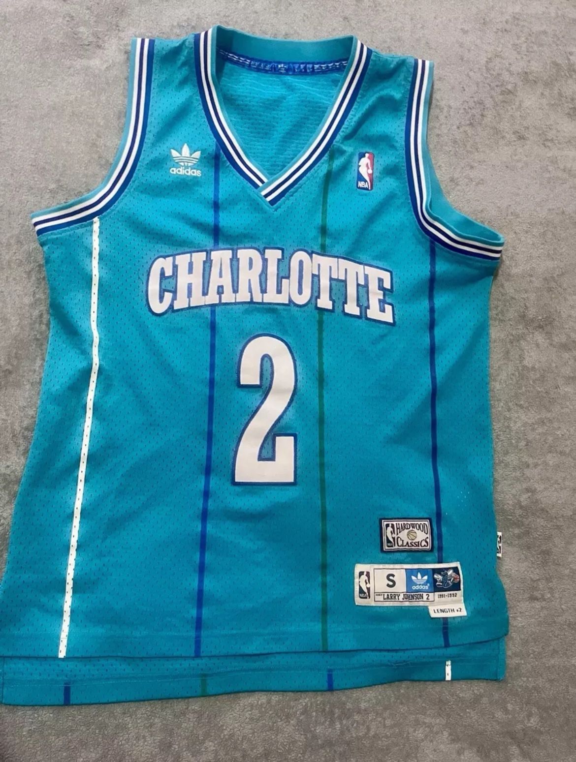 Charlotte Hornets Larry Johnson Men’s Small Swingman Jersey