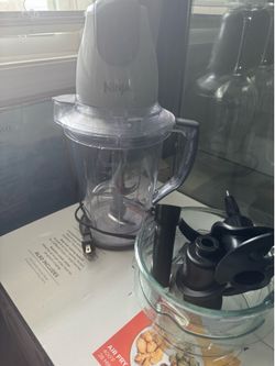 Ninja blender with extra pieces