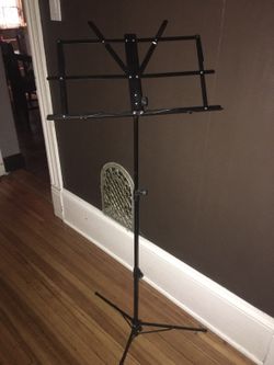 Folding sheet music stand