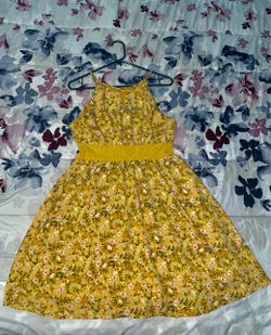 Yellow Floral Halter Neck Sundress(Size: M) 👉$5 Firm!👈