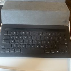 IPad Pro Keyboard (BRAND NEW)