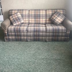 SOFA/COUCH W/PILLOWS EXCELLENT CONDITION 
