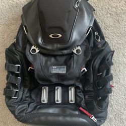 FS: Oakley Kitchen Sink Bag