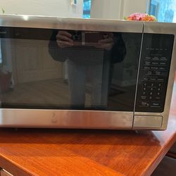 price drop ! Sharp Carousel Countertop Microwave Oven price drop