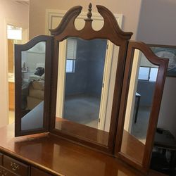 Dresser With Mirror 