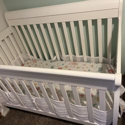 Convertible crib with like new mattress