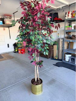 Artificial indoor tree
