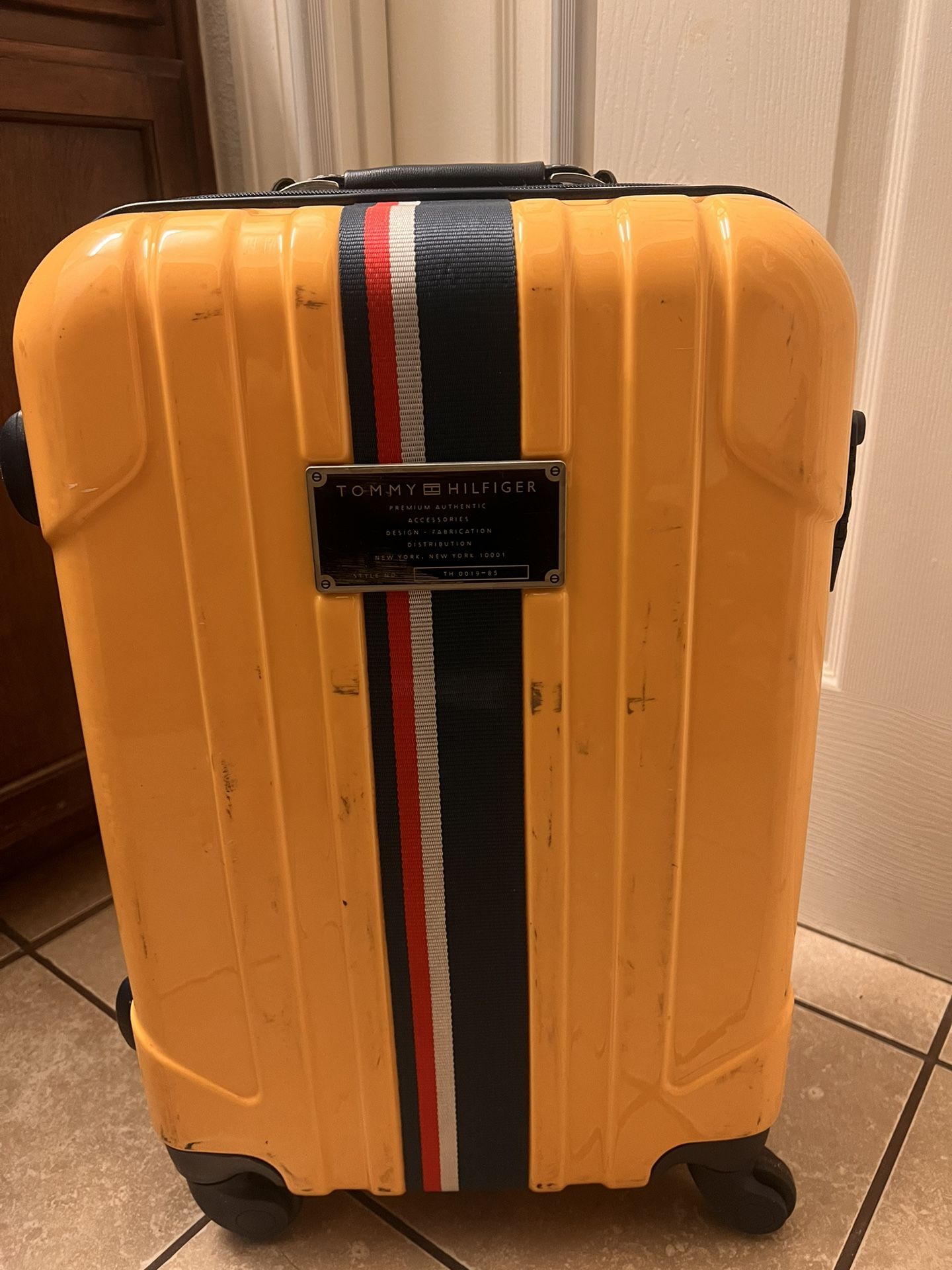 Tommy hilfiger suitcase for Sale in San Antonio, TX OfferUp