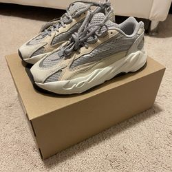 Adidas Yeezy Boost 700 V2 Cream Size 6M