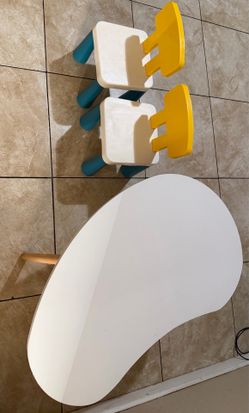 Kids table and chairs