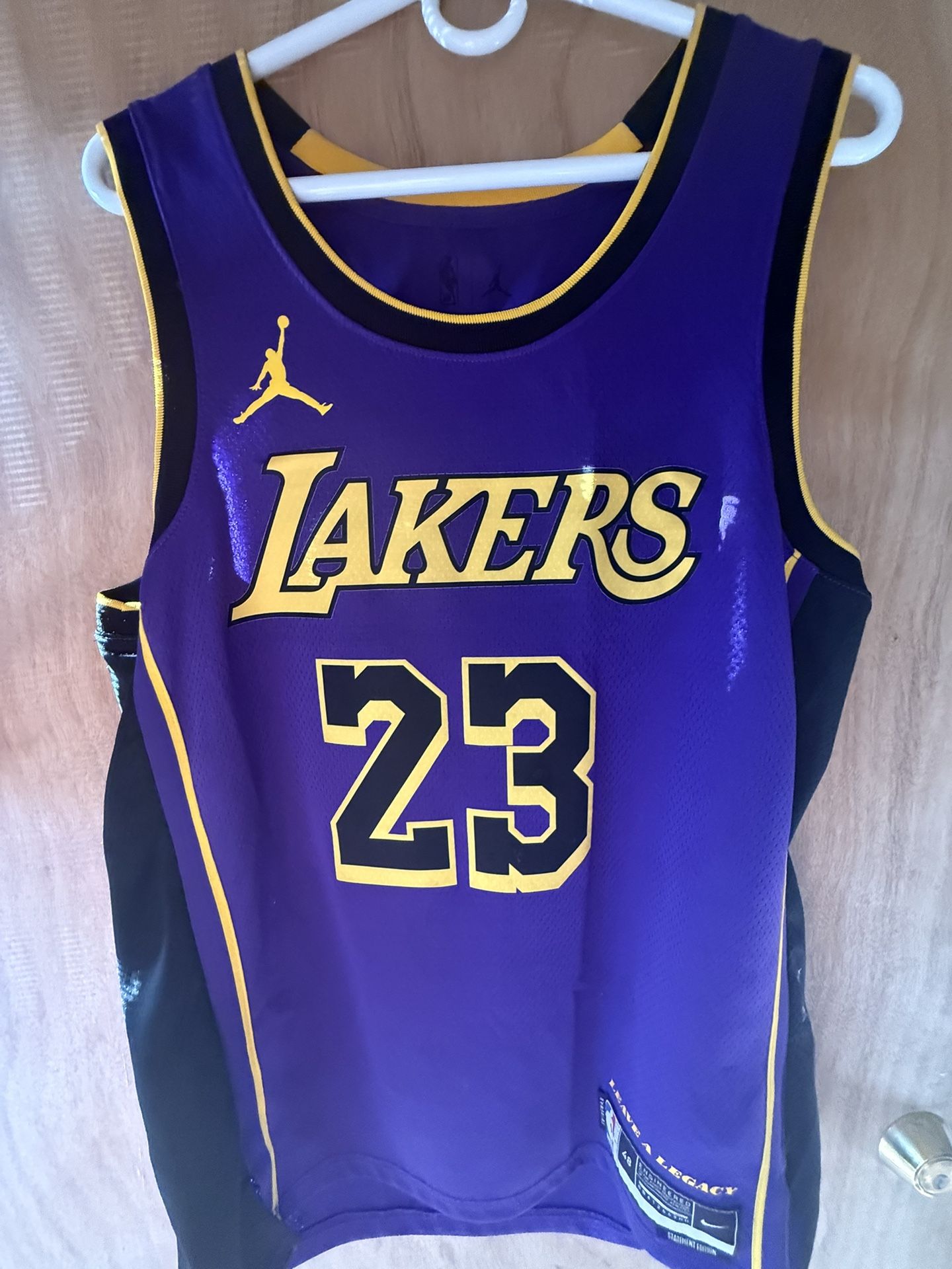 Lakers jersey LeBron James 24