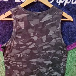 Lululemon gym shirt sz 6 $20