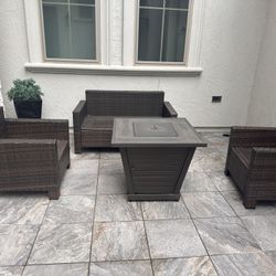 Outdoor Patron Set With Heater 