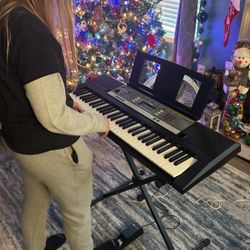 YAMAHA YPT-240