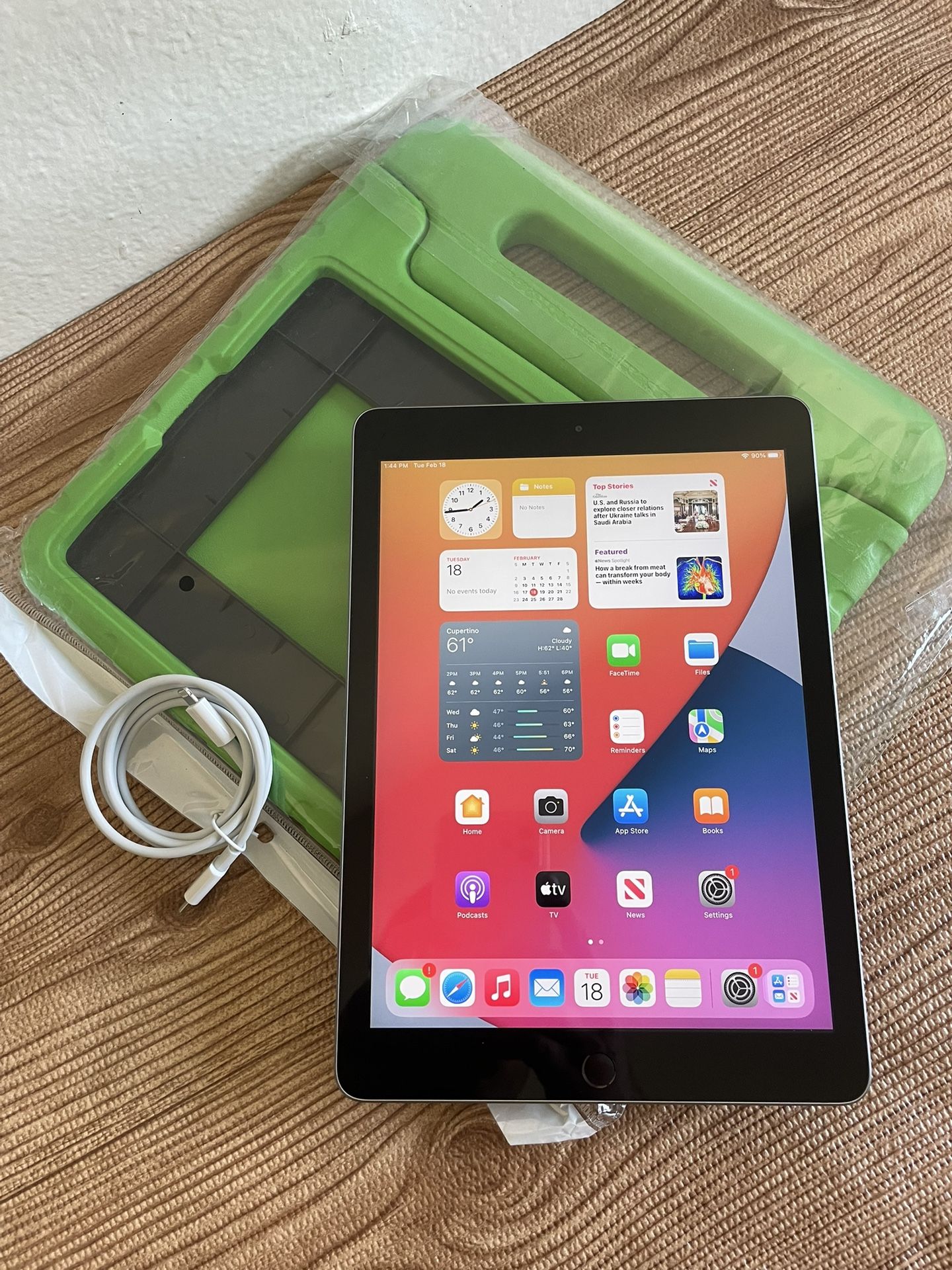 Apple iPad 5th Generation 32GB with kids protective case & Charger (128gb $170)