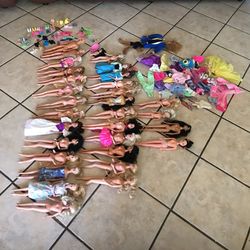 Lot Of Barbies And Asccesories 