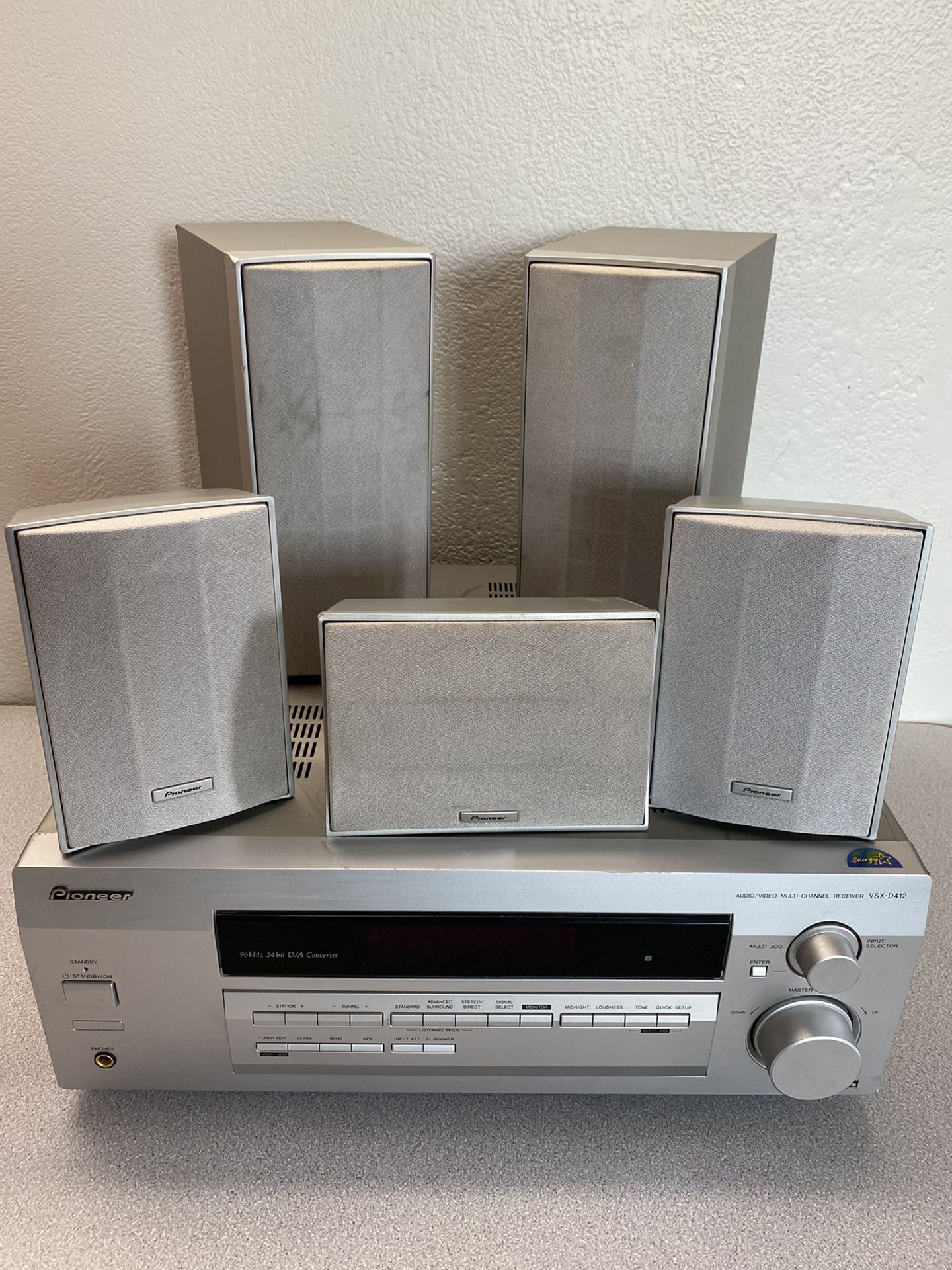 Pioneer VSX-D412-S 260 watt 5.1 channel AV receiver for Sale in