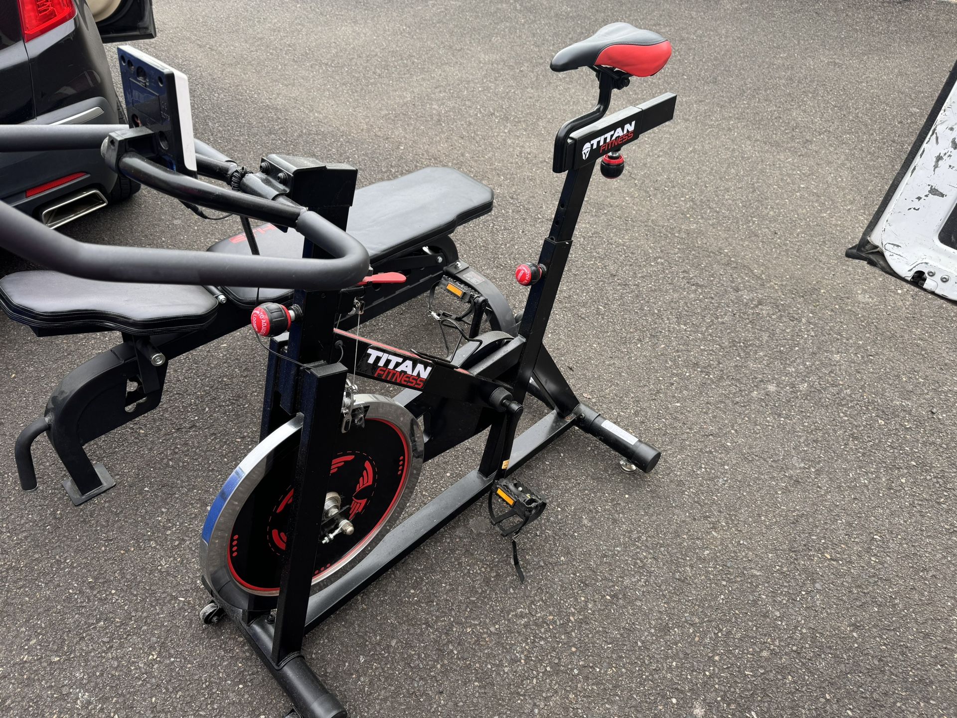 Scratch and Dent, Pro Indoor Cycling Exercise Bike w/ LCD Screen 40 lb Flywheel