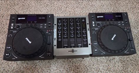 Complete Portable DJ Setup: (2) Gemini CDJ-250 Media Players & Numark M4