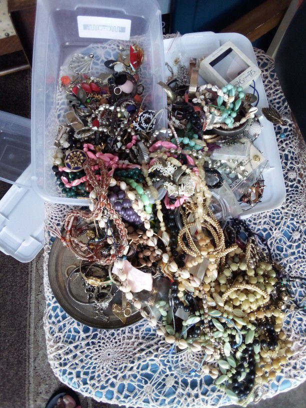 A Lot Of Vintage Jewelry A Lot Of Watches A Lot Of Necklaces A Lot