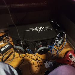 Skar Audio Tripple 8's 