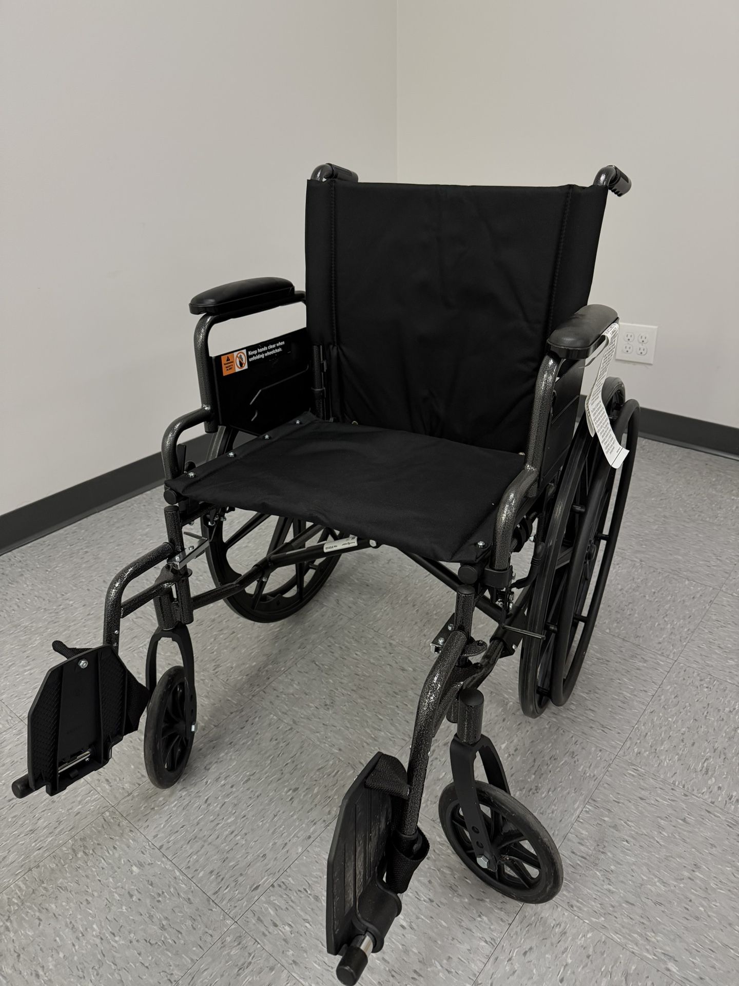 E & J Traveler L4 folding Wheelchair