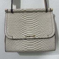 Calvin Klein.  Solo Un Uso     