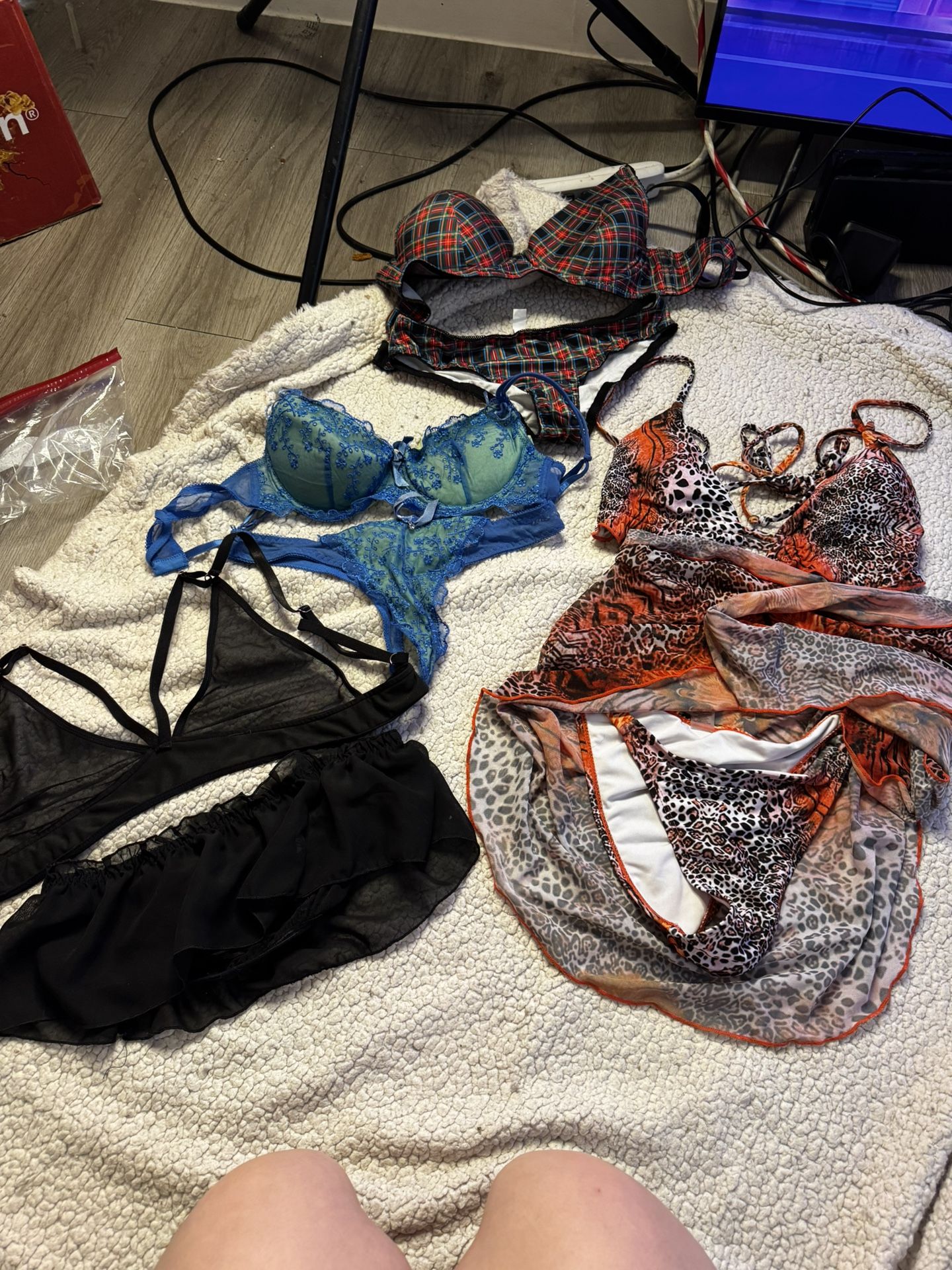 Medium Lingerie & Bikini