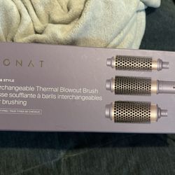 Monat Hot Brush 