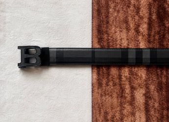 Black Plaid B-Buckle Belt – Designer Style | Men’s/Women’s Fashion Belt