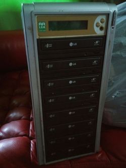 VENDO COPIADORA DE 7 CD Y DVD. $150