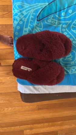 Women’s Steven Madden Slippers Size 8