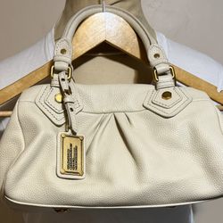 Marc Jacob’s Tumbled Leather Classic Bag Handbag 