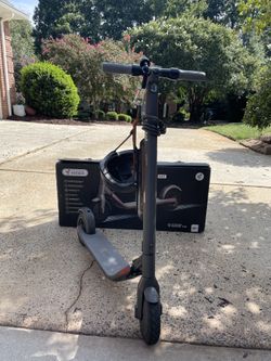 Ninebot E22 Electric Scooter - Good Condition + Accessories