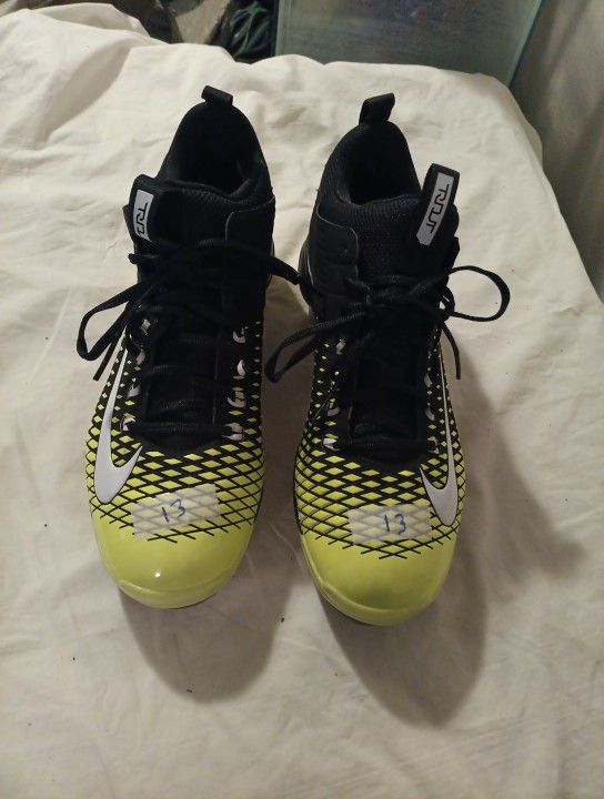 Men Football Shoes Size 13
