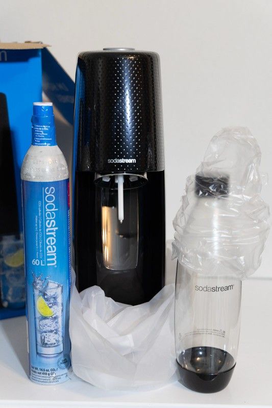 SodaStream Fizzi Sparkling Water Maker New one not open