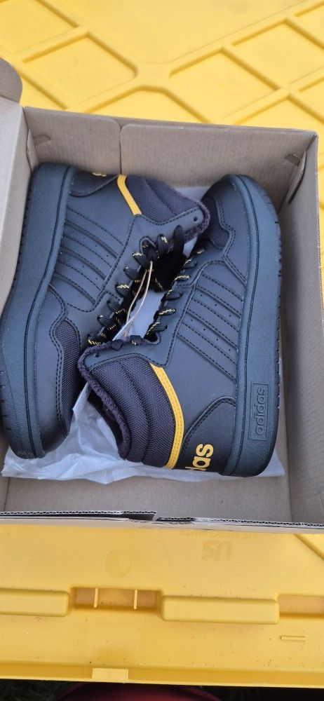 New Big Boy  Adidas  Shoes  Size 4